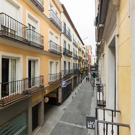 The Garden Of Plaza Callao Madrid Exterior photo
